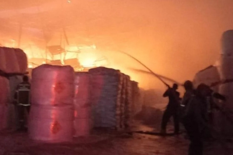 Terbongkar! Inilah Penyebab Gudang Sabun Wings Surya Kebakaran Tim Gabungan Butuh 6 Jam Sampai Api Berhasil Dijinakkan