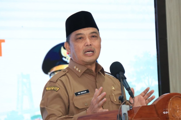 Profil dan Biodata Ria Norsan Gubernur Kalbar yang Sebut Lahan Hutan Sengaja Dibakar Untuk Buka Pertanian
