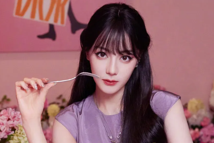 Profil dan Biodata Dilraba Dilmurat, Si Cantik Keturunan Uyghur yang Kini Jadi Aktris dengan Bayaran Termahal di Tiongkok